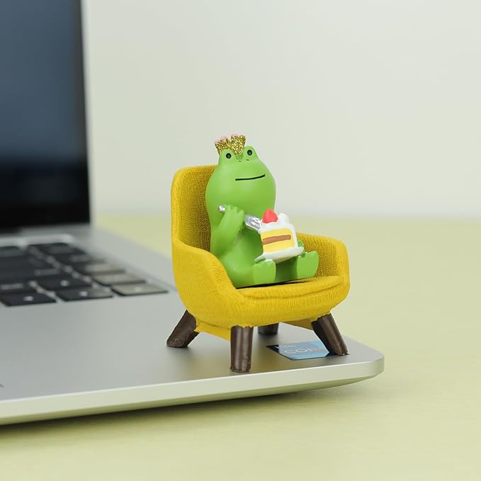 Miniature Frog Eating Cake Figurine - Funny Shelf Desk Decoration - Perfect Cute Frog Gift (Yellow Sofa)
