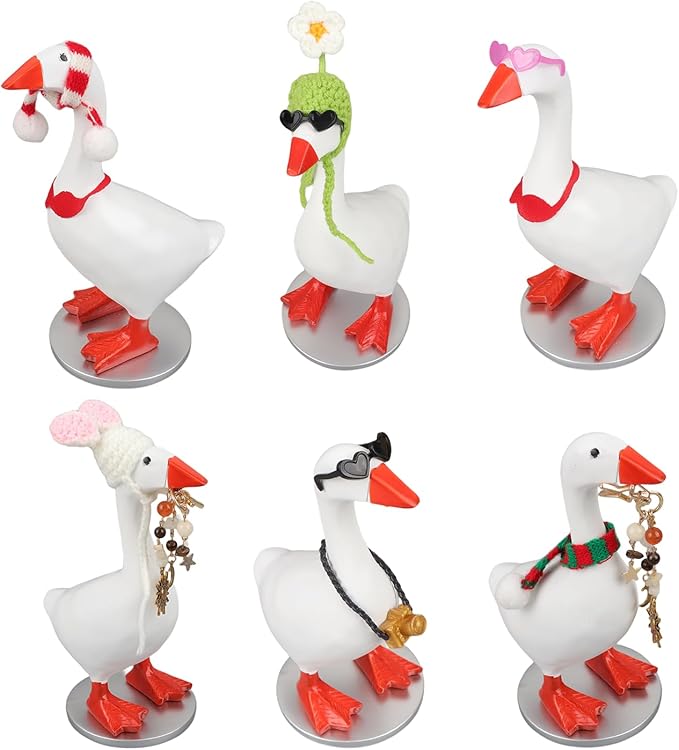 Desk Mini Goose key Holder 7 inch with 4 set Outfits, Cute Desktop Resin Porch Goose Magnetic Statue, Funny Figurines Keychain Hanging, Bedroom Decor for Home Office Table, Housewarming Gifts