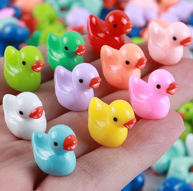 100pcs Mini Resin Duck,15 mm Dollhouse Décor for Aquarium Decor Micro Fairy Garden Landscape Hide,Seek Party Toys,Easter Basket Stuffer, Gift for All Ages (Nonluminous-Red)