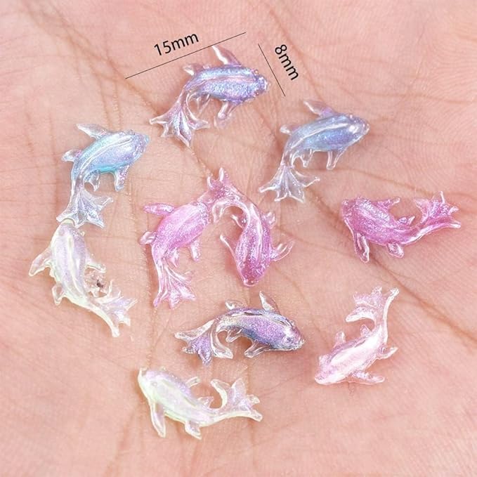 100Pcs Colorful Cute Mini Shiny Miniature Resin Goldfish Figurines, DIY Terrarium Crafts Ornament Accessories, Fairy Garden Accessories Ornament, Outdoor Decor