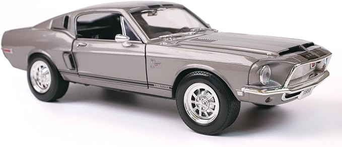 1968 Carroll Shelby GT-500KR Alloy Model - 1:18 Scale High-Performance Muscle Car Replica with Opening Doors and Display Case for Collectors and Enthusiasts（Silver）