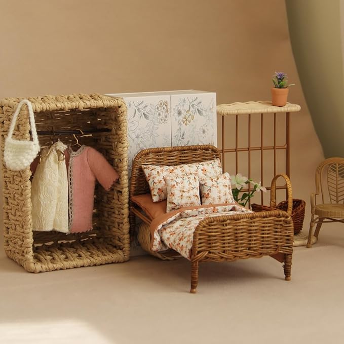 1:12 Scale Dollhouse Wicker Bed Set Handmade Miniature Rattan Bed with Pumpkin Bedding Natural and Brown Colors Dollhouse Bedroom Furniture Decor (Coffee)