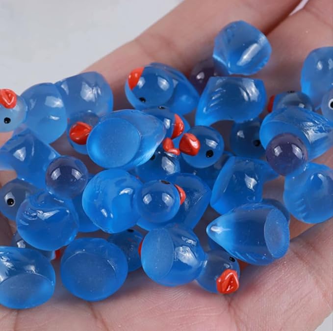 100pcs Mini Resin Duck,15 mm Dollhouse Décor Glow in The Dark for Aquarium Decor Micro Fairy Garden Landscape Hide,Seek Party Toys,Easter Basket Stuffer, Gift for All Ages (Royal Blue)