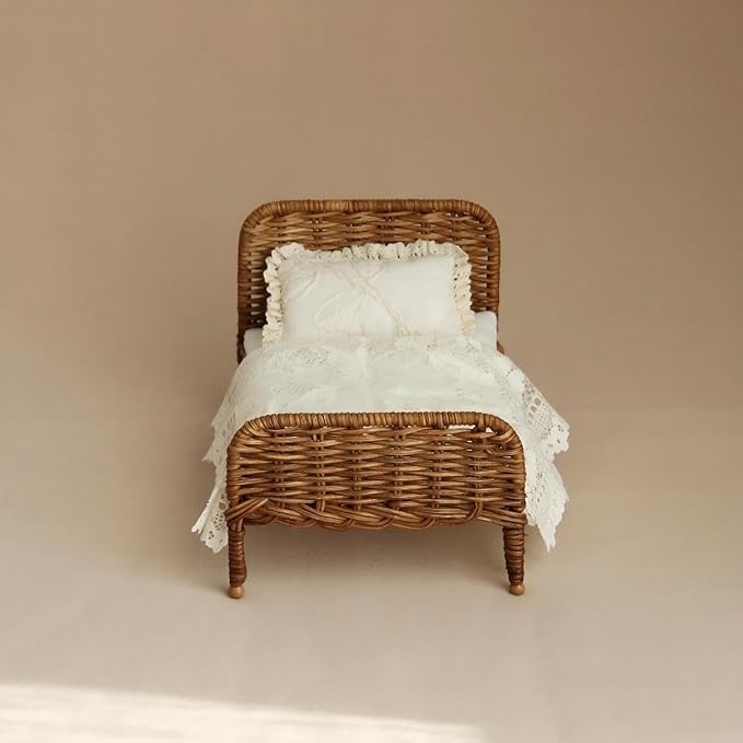 1:12 Scale Dollhouse Wicker Bed Set Handmade Miniature Rattan Bed with Pumpkin Bedding Natural and Brown Colors Dollhouse Bedroom Furniture Decor (Dark + lace)