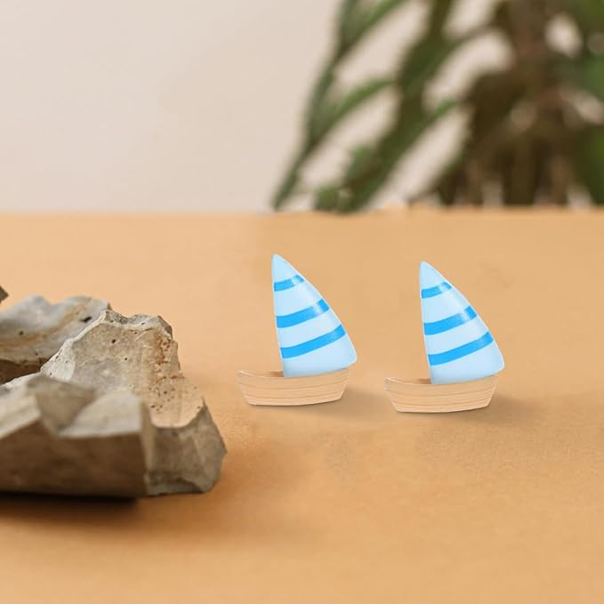10pcs Mini Sailboat Decor Wooden Miniature Sailing Boat Model Nautical Theme Decoration Mini Fishing Boat Figurine for Fairy Garden Dollhouse Home Decor
