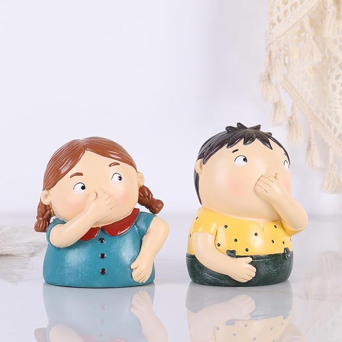 LCCCK Girl & Boy Holding Nose Sculpture Funny Bathroom Decor Statue, Quirky Home Decor Art Bathroom Figurines for Toilet Butler Tank Shelf Shelves, Mens Girls Toilet Decorate Knick Knacks