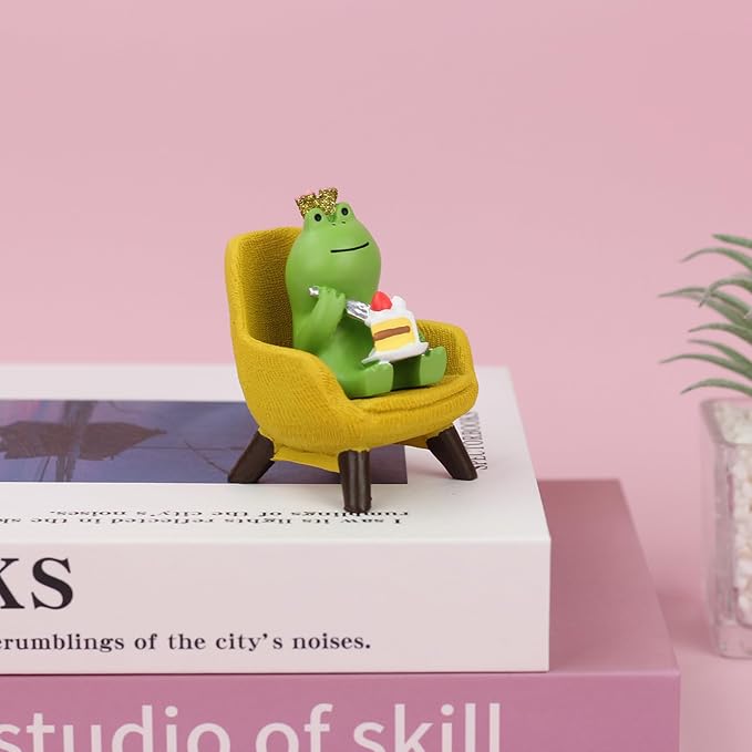 Miniature Frog Eating Cake Figurine - Funny Shelf Desk Decoration - Perfect Cute Frog Gift (Yellow Sofa)