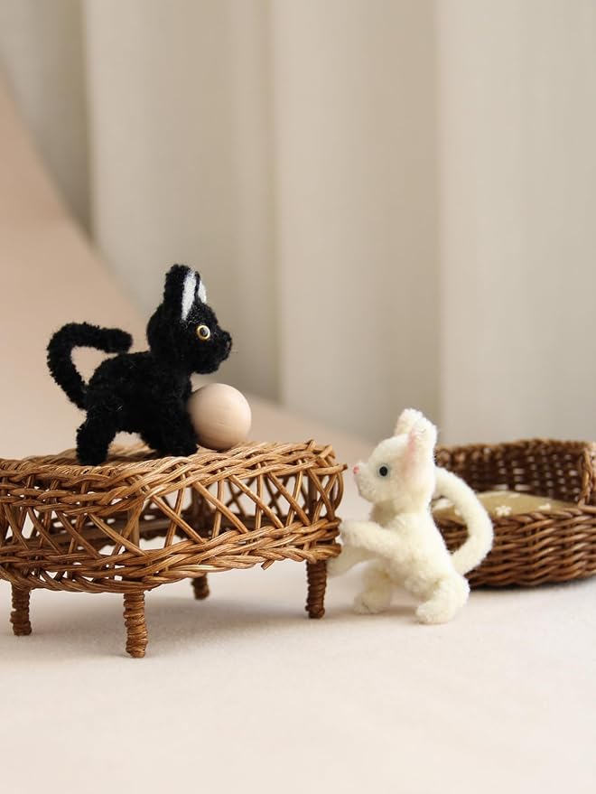 Miniature Dollhouse Pipe Cleaner Pet - 1:12 Scale Cute Handmade Pet Figurine for Doll House Decor, for Dollhouse Enthusiasts & Collectors