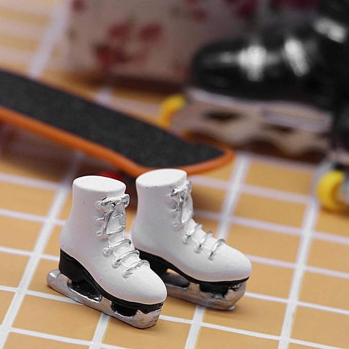 White Dollhouses Miniature Ice Skates - Miniature White Roller Skates, Miniature Scale Accessory Roller Shoes Winter Sports Shoes, Realistic Skating Shoes for Playhouse Decor Dollhouse Accessories
