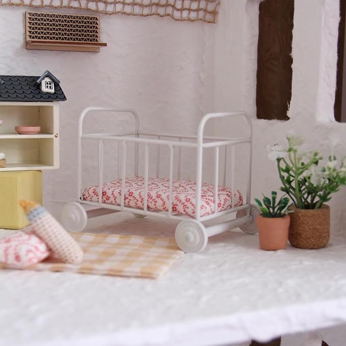 Funky Mini House 1:12 Dollhouse Mini Crib with Bedding - Smooth Rolling Wheels, for Miniature Enthusiasts, Dollhouse Interior Decor