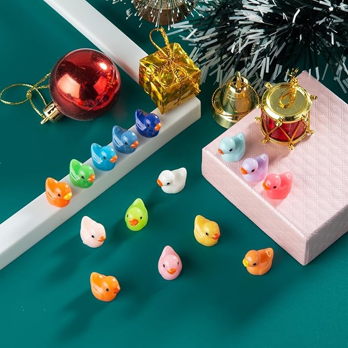 200 Pcs Mini Resin Duck Colorful Miniature Figures Micro Fairy Garden Landscape Aquarium Hide and Seek Dollhouse Cake Decoration Potted Plants DIY Slime Craft Charms for Party Toys Game Gift