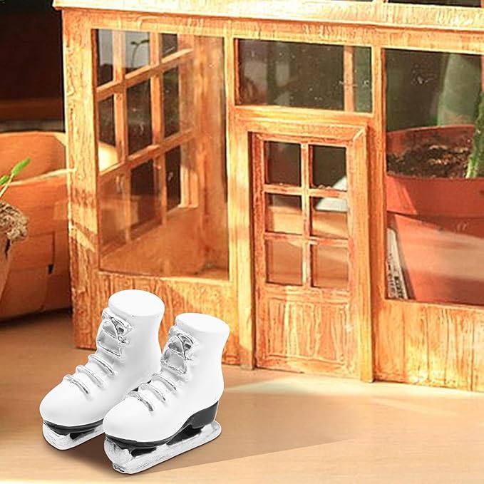White Dollhouses Miniature Ice Skates - Miniature White Roller Skates, Miniature Scale Accessory Roller Shoes Winter Sports Shoes, Realistic Skating Shoes for Playhouse Decor Dollhouse Accessories