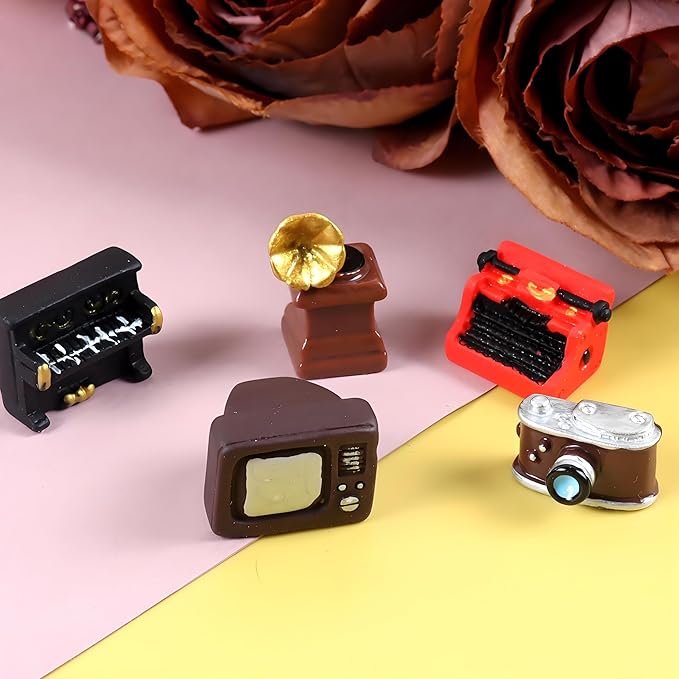 10Pcs Miniature Retro-Themed Home Appliances – Random Assorted Resin Camera, Telephone & Television Models, Mini Dollhouse Furniture for DIY, Micro Landscape,Tabletop Display & Creative Craft Projects