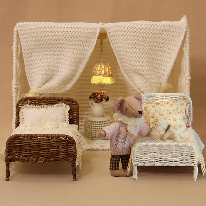 1:12 Dollhouse Furniture Bed, 1 Set Miniature Fairy Pastoral Style Brown Rattan Bed with Removable Lace Bedding, Modemn Bedroom Furniture Accessories Set