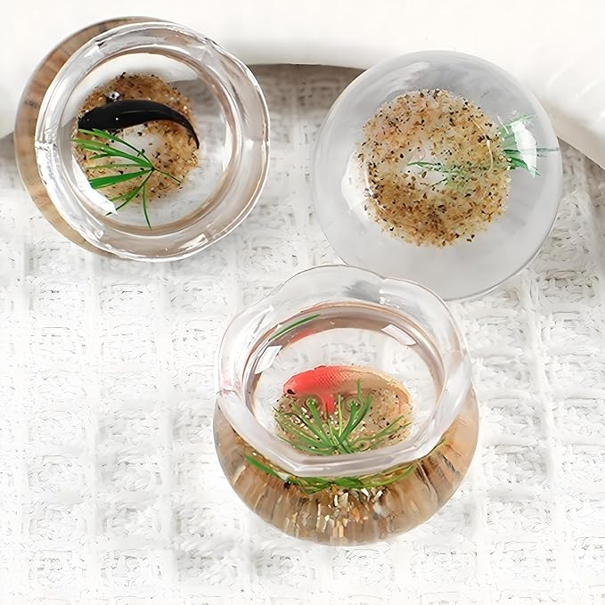 2Pcs Random Miniature Goldfish Bowls – 1:12 Scale Dollhouse Fish Tank Accessories,Realistic Resin Round Aquarium with Goldfish & Grass, Fairy Garden Ornaments, DIY Desktop Craft & Cupcake Topper Decor