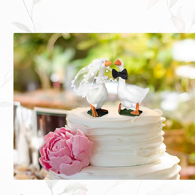 Couple Goose Wedding Cake Topper Handmade Goose Figurines for Bride and Groom Engagement Anniversary Animal Themed Cake Decor, Funny Couple Statue for Couples Home Decoration & Miniature Garden