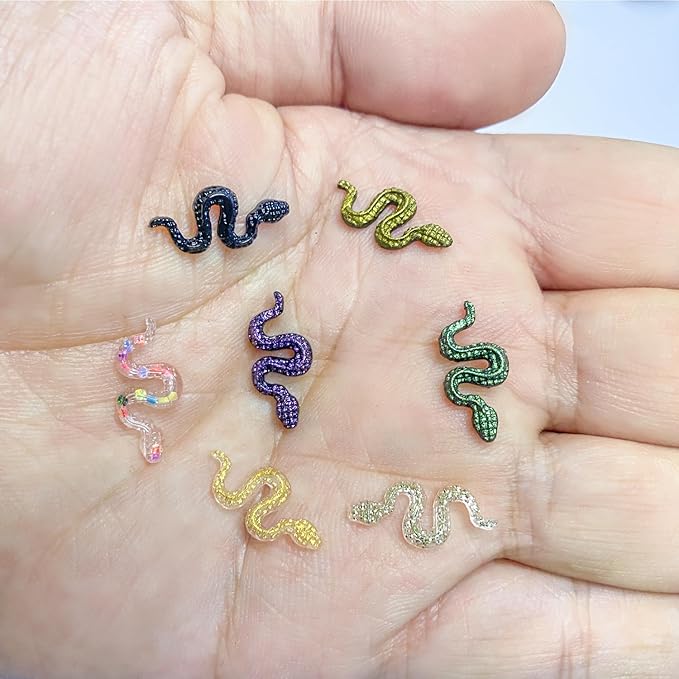 200PCS Mini Snake Decor for Dollhouse Resin Tiny Snakes for Crafts Micro Miniature Snakes for Fairy Garden Dollhouse Micro Landscaping Decoration