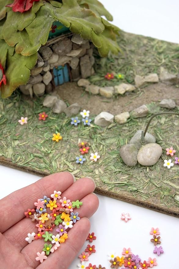 Micro Resin Daisy Blooms, Dollhouse Miniature Polyresin Flowers, Terrarium Fairy Garden Dollhouse, Terrarium, Zen Garden, Fairy Garden (50 PCS)