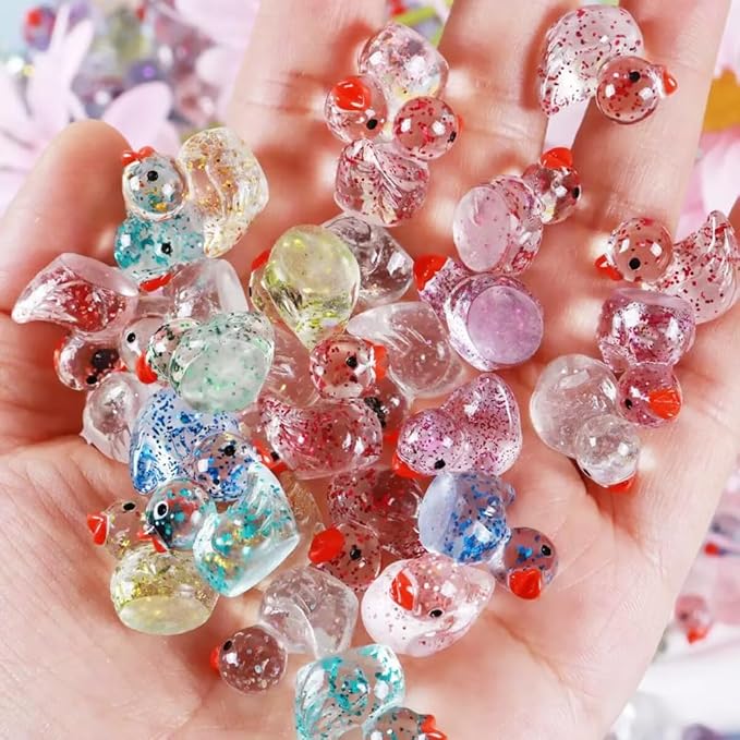 100pcs Mini Resin Duck,15 mm Dollhouse Décor for Aquarium Decor Micro Fairy Garden Landscape Hide,Seek Party Toys,Easter Basket Stuffer, Gift for All Ages (Glitter-Multicolour)