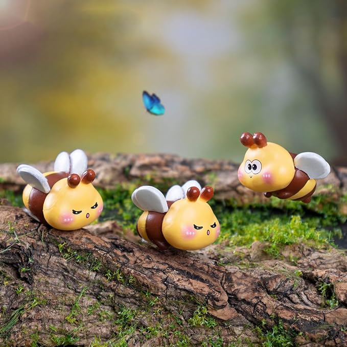 AKV Mini Resin Bees, Cute Mini Bees for Crafts Dollhouses Garden Birthday Party Table Decor, Cartoon Tiny Bees Figurine for Car Dashboard Decorations, Bee Gifts for Women (15Pcs with Luggage)