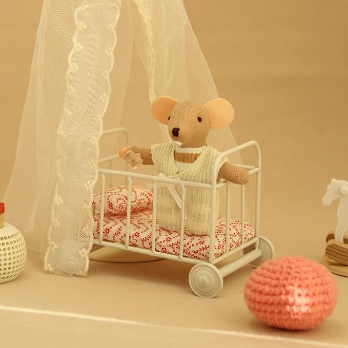 Funky Mini House 1:12 Dollhouse Mini Crib with Bedding - Smooth Rolling Wheels, for Miniature Enthusiasts, Dollhouse Interior Decor