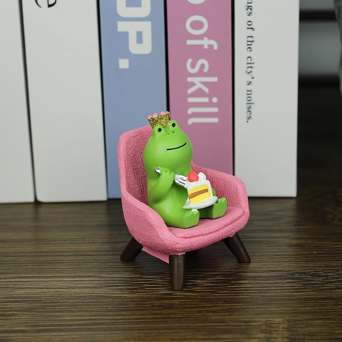 Miniature Frog Eating Cake Figurine - Funny Shelf Desk Decoration - Perfect Cute Frog Gift (Pink Sofa)