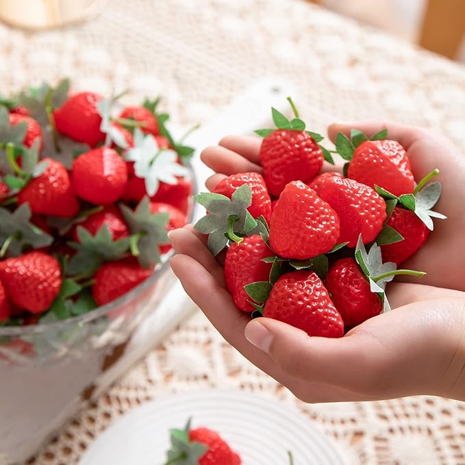 100 Pieces Fake Strawberries Fake Fruit Artificial Strawberry Kitchen Décor Plastic Strawberry Party Decorations Realistic Fake Food Lifelike for Display Photography Props