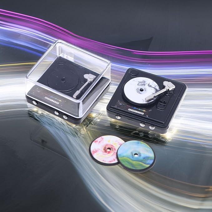 Miniature Retro Record Player Set, 1:12 Scale Vintage Turntable with 3 Mini Records, Realistic Alloy Model for Dollhouse Living Room & Music Room Accessories, Collectible Decor