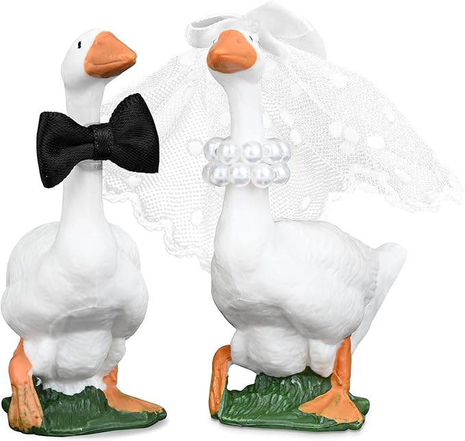 Couple Goose Wedding Cake Topper Handmade Goose Figurines for Bride and Groom Engagement Anniversary Animal Themed Cake Decor, Funny Couple Statue for Couples Home Decoration & Miniature Garden