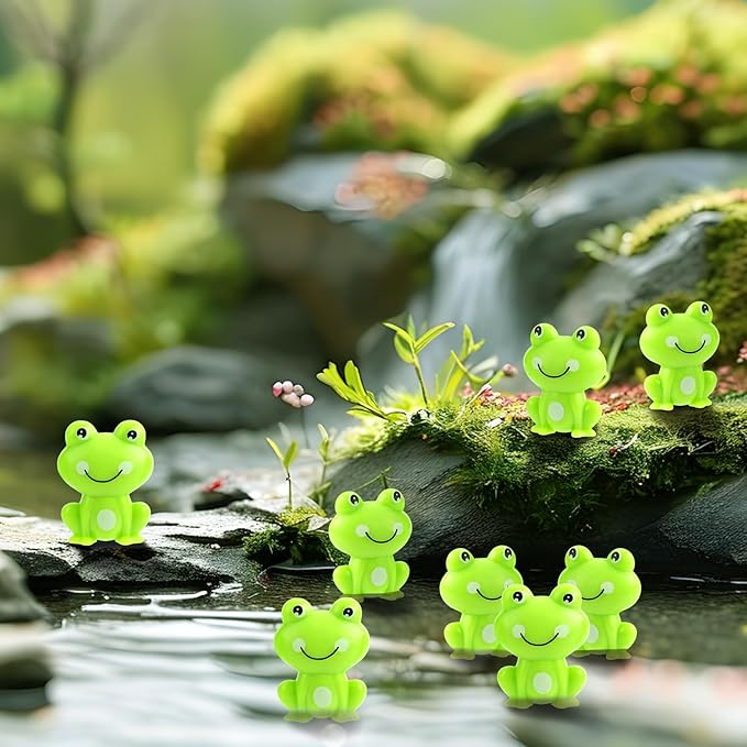 BuQiuRen 150Pcs Mini Green Plastic Frogs, Tiny Frogs Figurines Small Frog to Hide Fairy Garden Miniature Dollhouse Potted Plants Cake DIY Home Decoration Frog Decorations for Party