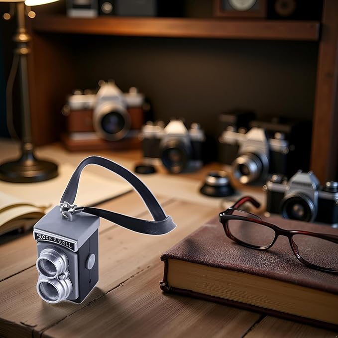 Photography Theme 1:4 Miniature Camera Model – Realistic Vintage & Digital Mini Camera for Dollhouse, Desktop Ornament, Mini Display, DIY Crafts, Collectible Decoration, and Creative Art Projects（ B ）