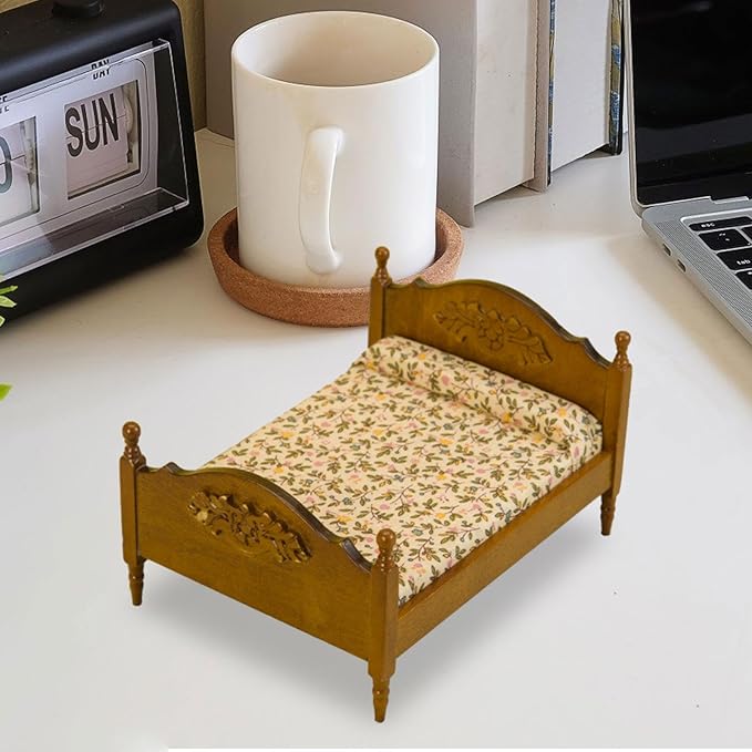 1:12 European Double Bed Model Miniature Wooden Bed DIY Scene Model 1/12 Miniature Bedroom Furniture for Bedroom Decoration