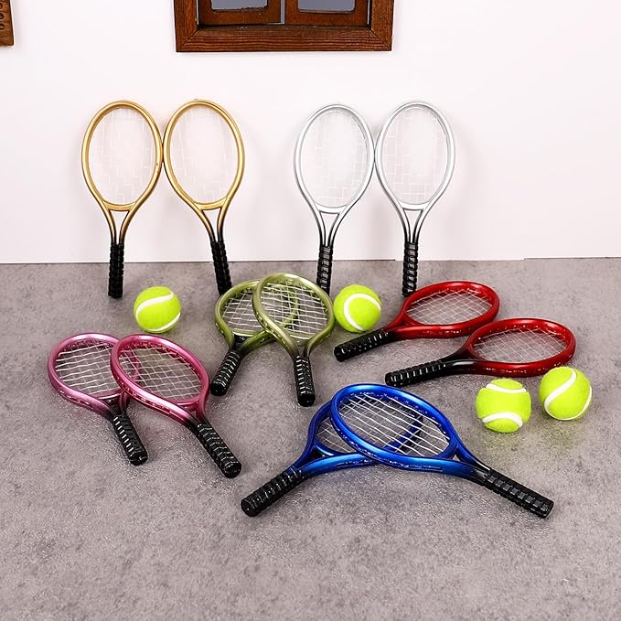 Miniature Tennis Racket Set,1/12 Scale Dollhouse Accessories and Décor，Mini Dollhouse Decoration Accessories for Tennis Decorations and Dollhouse Decor (Pink)