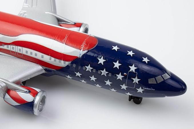 Daron Toy Airplane – Southwest Freedom One Livery – Die-Cast Metal Model Airplane with Plastic Parts, Officially Licensed Collectible Toy for Kids Ages 3+