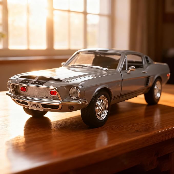 1968 Carroll Shelby GT-500KR Alloy Model - 1:18 Scale High-Performance Muscle Car Replica with Opening Doors and Display Case for Collectors and Enthusiasts（Silver）