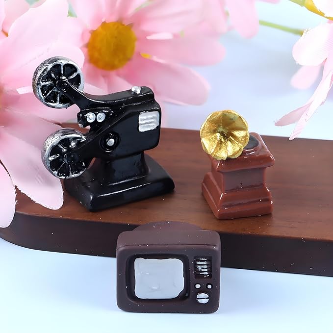 10Pcs Miniature Retro-Themed Home Appliances – Random Assorted Resin Camera, Telephone & Television Models, Mini Dollhouse Furniture for DIY, Micro Landscape,Tabletop Display & Creative Craft Projects