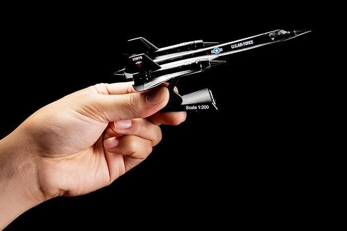 SR-71 Blackbird Die-Cast Metal Model – 1:200 Scale Strategic Reconnaissance Aircraft Replica with Display Stand, Highly Detailed, 6.2” Length x 3.2” Wingspan, Adult Collectible Ages 14+