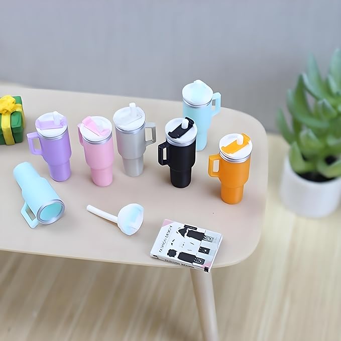 4 Pcs Miniature Drink Tumblers with Detachable Lid & Straw – Realistic 1/12 Scale Dollhouse Thermal Cups, Multi-Color Random Set for DIY, Micro Fairy Garden,Office Display & Collectible Mini Ornaments