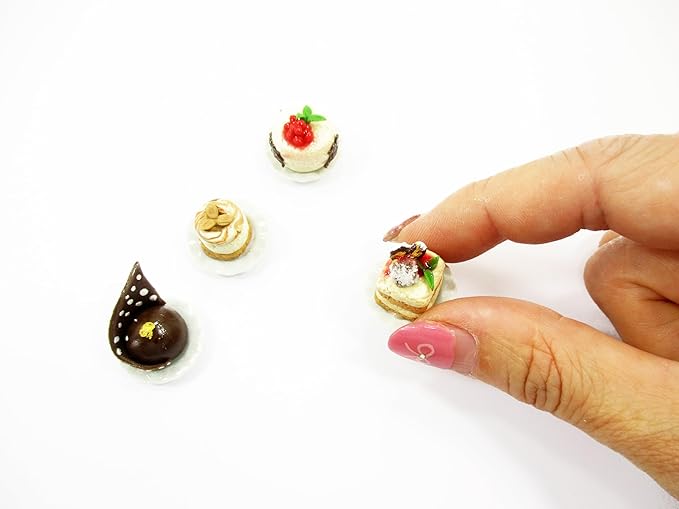 Dollhouse Miniatures Food 1:12 Mini Luxury Cake On Ceramic 4 Plates Supply 13934