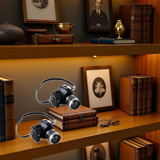 2Pcs 1:4 Scale Mini Camera Prop Ornament Vintage Camera Model, Miniature Digital Camera Mini Decoration Accessories Photography Props Ornament