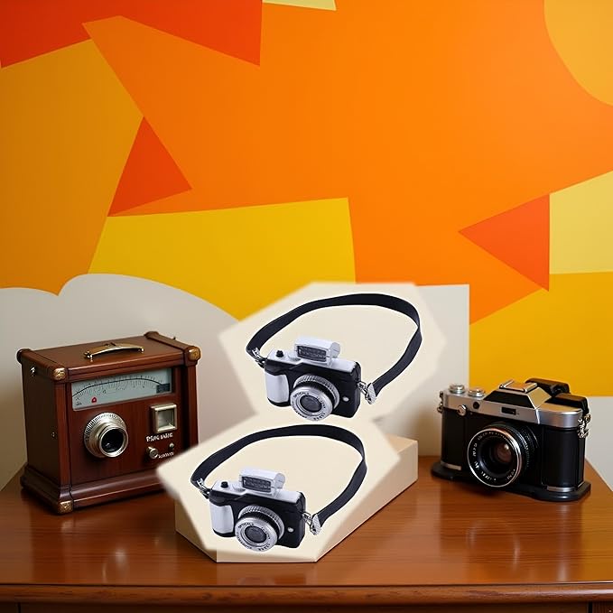 2Pcs 1:4 Scale Mini Camera Prop Ornament Vintage Camera Model, Miniature Digital Camera Mini Decoration Accessories Photography Props Ornament