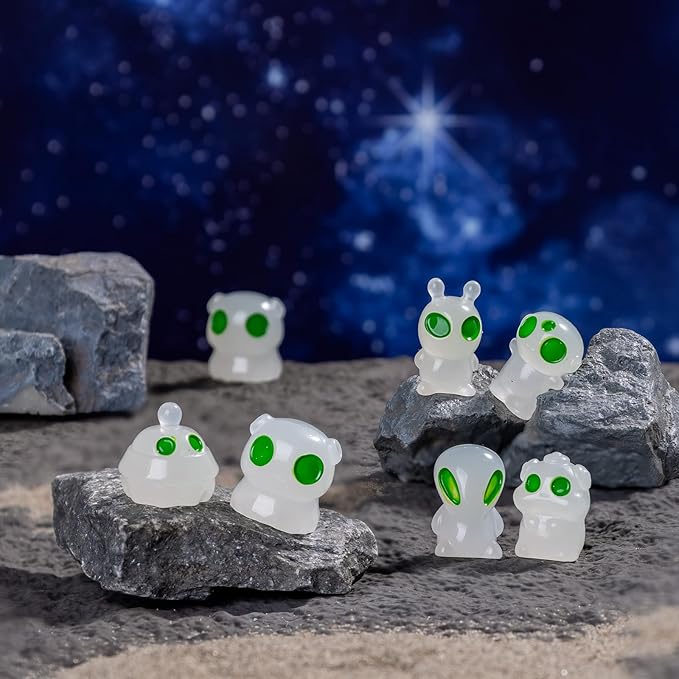 30pcs Mini Resin Alien Variety Tiny Alien Figures Miniature Little Small Animals Figurines Bulk for Micro Fairy Garden Landscape Accessories Hide Crafts Decor Aquarium