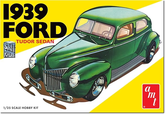 AMT 1939 Ford Sedan Street Rod Series 1:25 Scale Model Kit