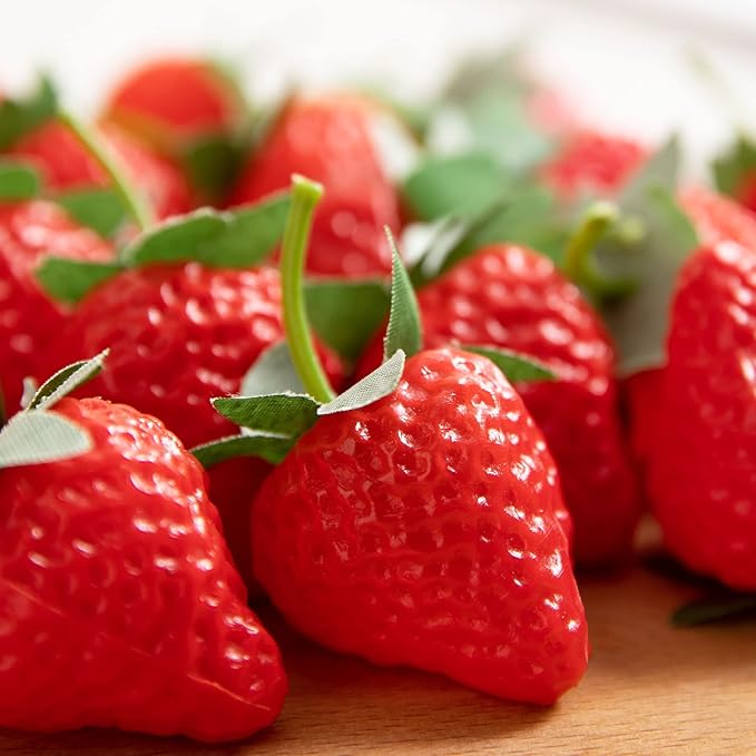 60 Pieces Fake Strawberries Décor, Fake Fruit Artificial Strawberry Kitchen Décor, Plastic Strawberry Party Decorations, Realistic Fake Food Lifelike for Display Photography Props