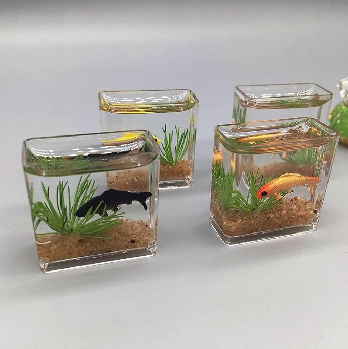 1Pc Fish Tank Toy, 1:12 Scale Miniature Dollhoue Accessories, Resin Dollhouse Fish Tank Accessories for Garden Scene Decor, Dollhouse Accessories (Random Color Square)