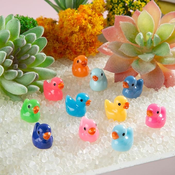 200 Pcs Mini Resin Duck Colorful Miniature Figures Micro Fairy Garden Landscape Aquarium Hide and Seek Dollhouse Cake Decoration Potted Plants DIY Slime Craft Charms for Party Toys Game Gift