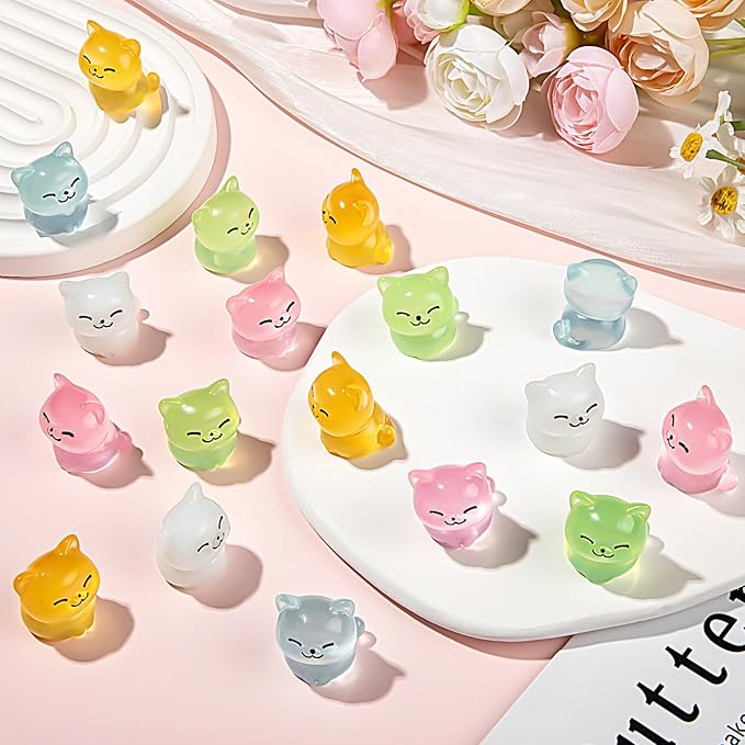 60Pcs Luminous Mini Resin Glow in The Dark Tiny Cat Ornament for Garden Landscape Aquarium Dollhouse Birthday Party Room Crafts Decor
