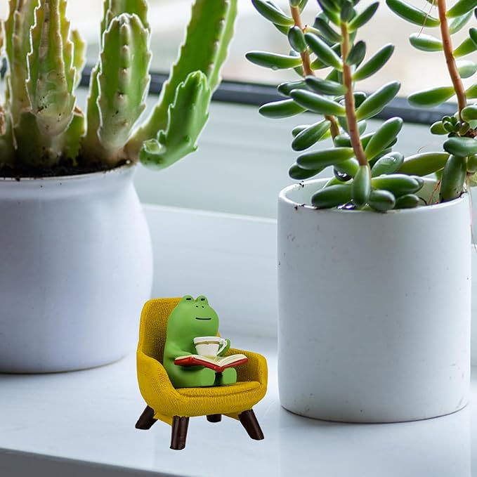Refintural Miniature Frog Figurines - Funny Frog Sculpture for Shelf, Desk Decoration - Frog Desk Accessories - Perfect Cute Frog Gift for Frog Lovers(Yellow Sofa)
