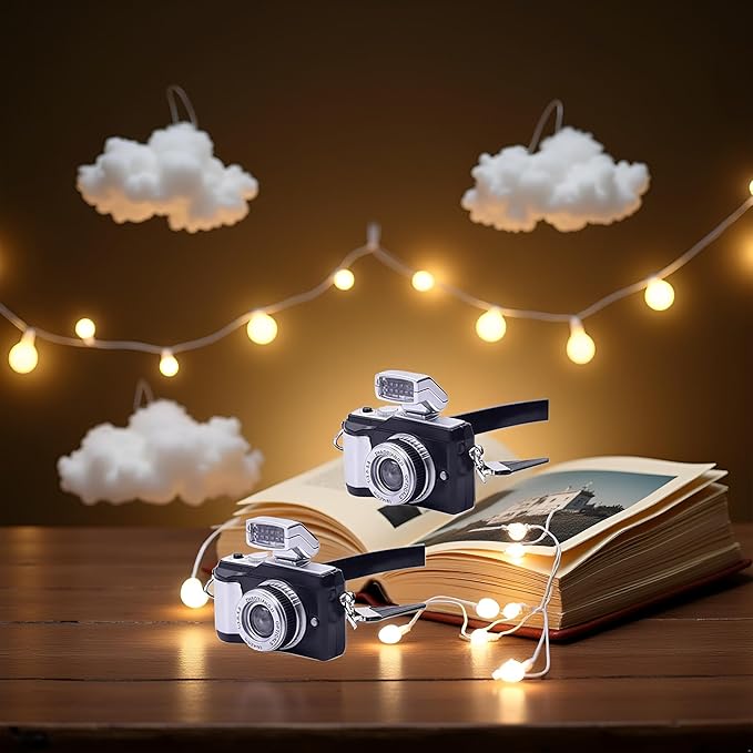2Pcs 1:4 Scale Mini Camera Prop Ornament Vintage Camera Model, Miniature Digital Camera Mini Decoration Accessories Photography Props Ornament