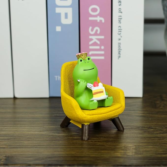 Miniature Frog Eating Cake Figurine - Funny Shelf Desk Decoration - Perfect Cute Frog Gift (Yellow Sofa)